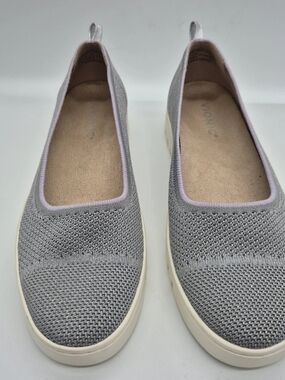 Vionic Womens Size 9 Gray Knit Slip-On Flats with Light Lavender Trim